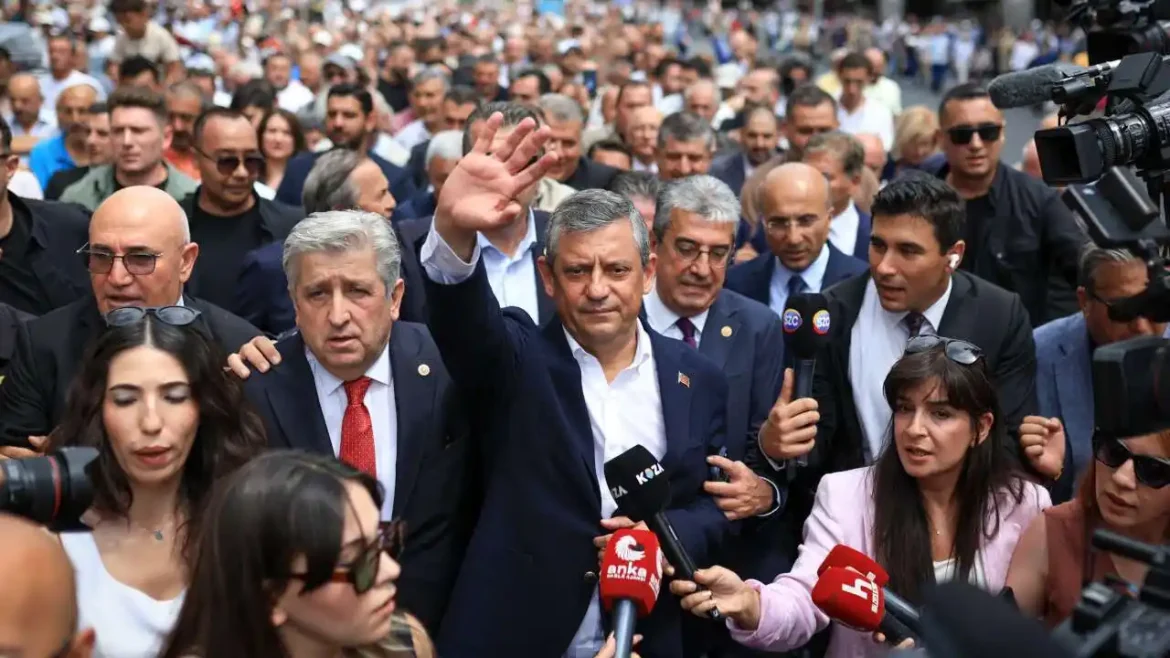 Yeni Parti - Özgür Özel